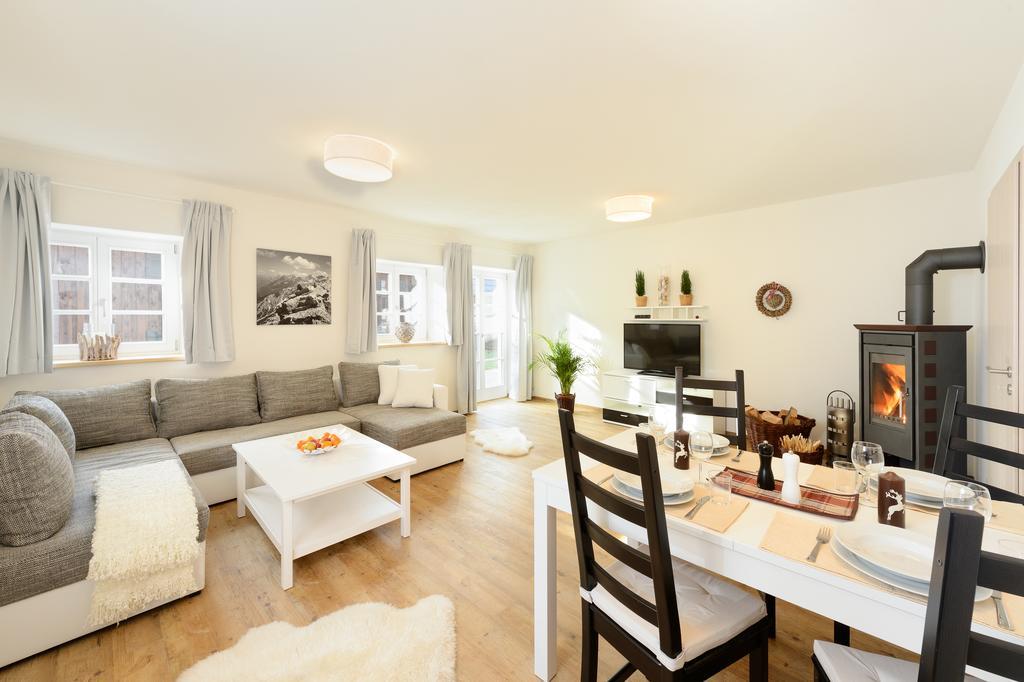 Viktoria Apartments: Family-Friendly with 4-Star Hotel Access Oberstdorf Room photo