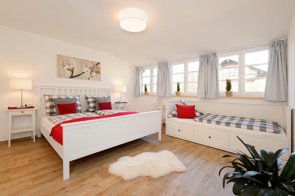 Viktoria Apartments: Family-Friendly with 4-Star Hotel Access Oberstdorf Room photo