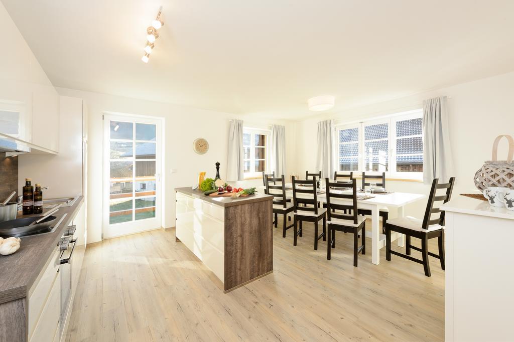 Viktoria Apartments: Family-Friendly with 4-Star Hotel Access Oberstdorf Room photo