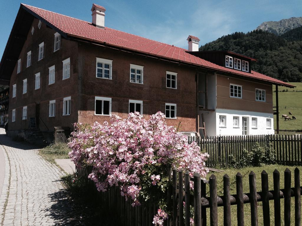 Viktoria Apartments: Family-Friendly with 4-Star Hotel Access Oberstdorf Exterior photo