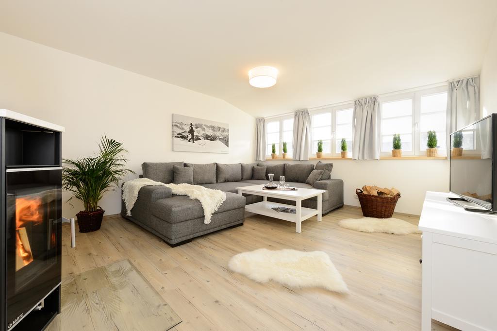 Viktoria Apartments: Family-Friendly with 4-Star Hotel Access Oberstdorf Room photo